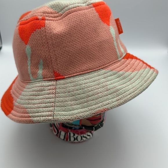 VERLOOP x Michelle Norris Camo Knit Bucket Hat
O/S - Picture 2 of 11